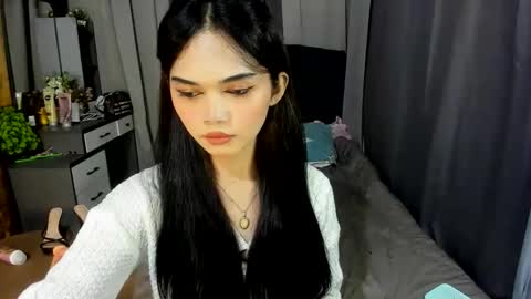 emma online show from June 8, 1:33 pm