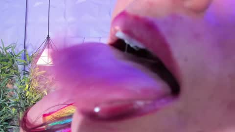 Flor online show from December 3, 2:58 am