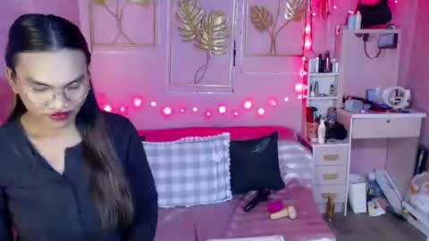 naughty_lorien143 online show from November 30, 12:20 pm