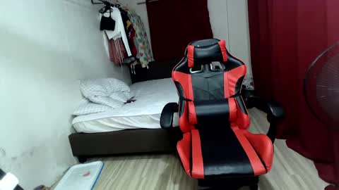 Snapshot of naughty_mariaxx chatting on December 16, 11:22 am Maria online show from December 16, 11:22 am