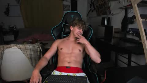 Snapshot of naughty_nik43 chatting on September 22, 7:16 pm Nik online show from September 22, 7:16 pm