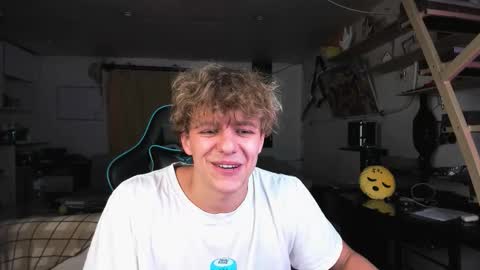 Snapshot of naughty_nik43 chatting on October 1, 9:10 pm Nik online show from October 1, 9:10 pm