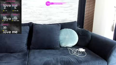 Snapshot of naughty_princesse chatting on April 21, 6:31 am Elena online show from April 21, 6:31 am