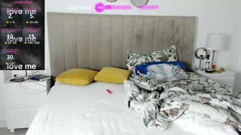 Snapshot of naughty_princesse chatting on May 3, 6:36 pm Elena online show from May 3, 6:36 pm