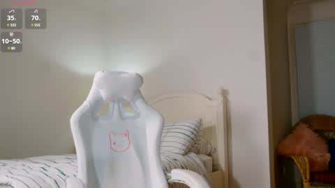 Snapshot of naughty_tilly chatting on December 12, 1:21 am Tilly Mae online show from December 12, 1:21 am