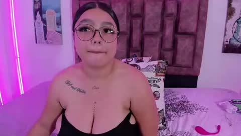 Snapshot of naughtyanamaria chatting on January 4, 5:58 am Ana online show from January 4, 5:58 am