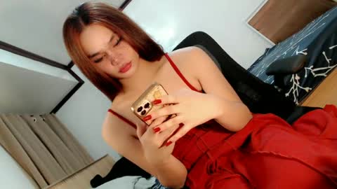 Snapshot of naughtybella_ chatting on June 27, 12:10 pm bella online show from June 27, 12:10 pm