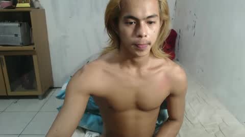 Snapshot of naughtyboylouie chatting on February 12, 6:09 pm Loue online show from February 12, 6:09 pm