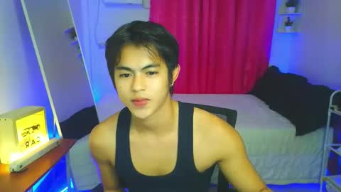 Snapshot of naughtyboylouie chatting on November 17, 5:19 pm Loue online show from November 17, 5:19 pm