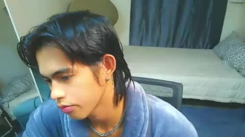 Snapshot of naughtyboylouie chatting on March 18, 3:15 pm Loue online show from March 18, 3:15 pm