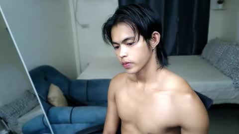 Snapshot of naughtyboylouie chatting on April 4, 12:24 pm Loue online show from April 4, 12:24 pm