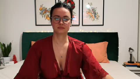 NaughtyBrunetteXXX online show from December 6, 6:06 pm