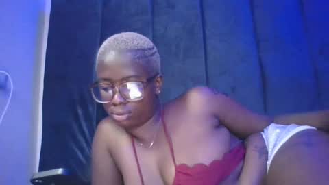Snapshot of naughtychloee chatting on June 19, 11:58 am naughtychloee online show from June 19, 11:58 am