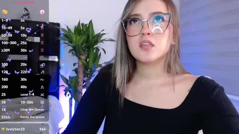 LANAindependent model online show from December 22, 7:54 am