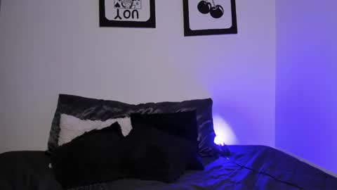 LANAindependent model online show from September 30, 8:41 am