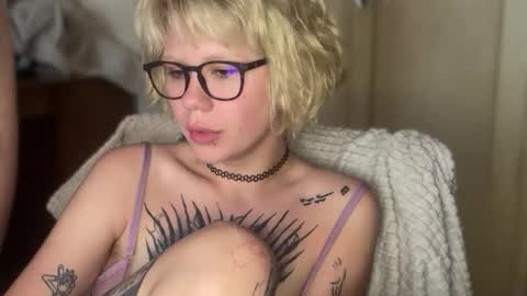 NaughtyLayla666 online show from June 8, 11:32 am