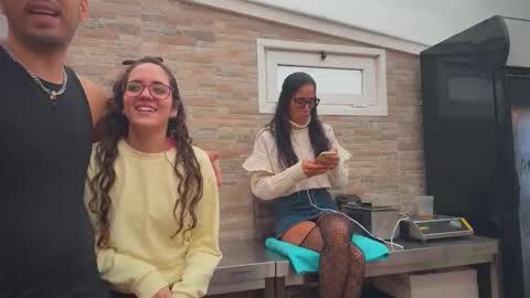 ANDREA STEPH  MIKE online show from October 15, 8:47 am