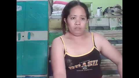 naughtymom26 online show from April 11, 2:27 am