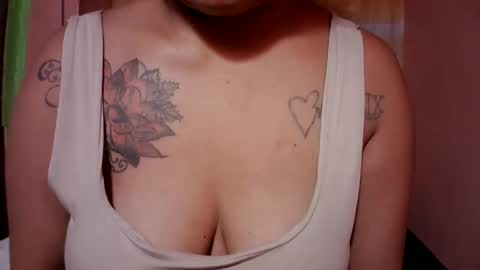 naughtymom_33 online show from October 23, 8:02 am