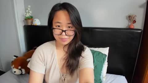 Gigi Chu  online show from February 20, 2:39 pm