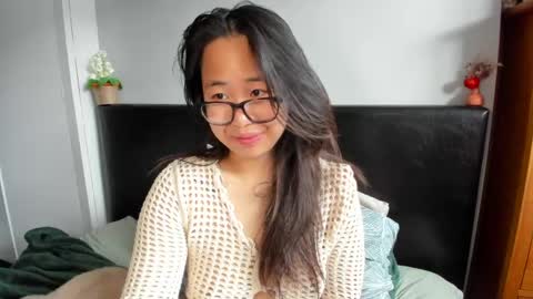 Snapshot of naughtynerdygirl chatting on May 23, 8:18 am Gigi Chu online show from May 23, 8:18 am