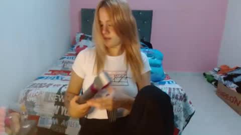 naughtyplayass online show from February 4, 6:38 pm