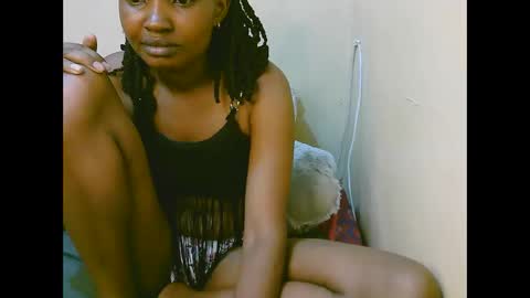 naughtyqueen online show from November 12, 12:00 am