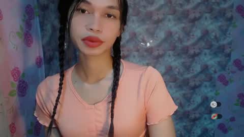 Snapshot of naughtysunshinepinay chatting on June 18, 12:00 am Celine online show from June 18, 12:00 am