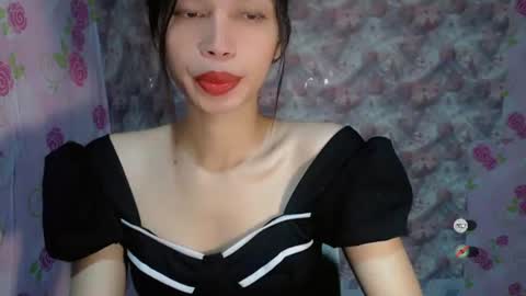 Snapshot of naughtysunshinepinay chatting on June 19, 10:35 pm Celine online show from June 19, 10:35 pm
