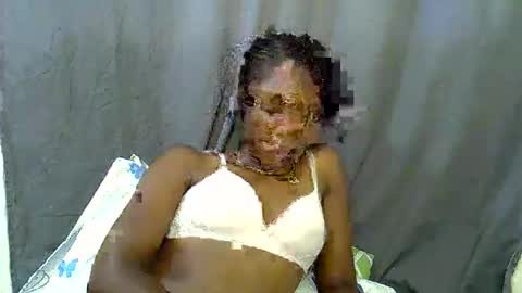 Snapshot of naughtyy4u chatting on February 24, 4:49 pm naughtyy4u online show from February 24, 4:49 pm