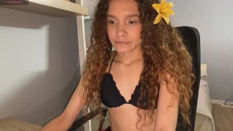 Snapshot of naugthtycurls chatting on January 19, 4:33 pm Arantxa online show from January 19, 4:33 pm