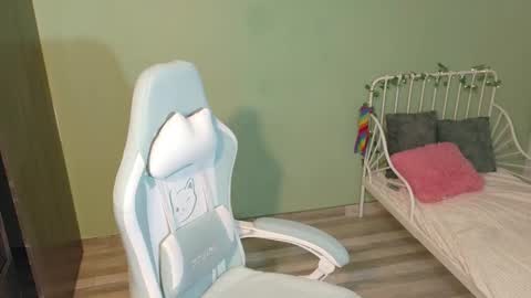 Snapshot of naugthy_muse chatting on February 3, 6:40 am sabrina online show from February 3, 6:40 am