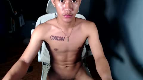 Snapshot of naugthyboyloy chatting on April 14, 9:32 pm Loy online show from April 14, 9:32 pm