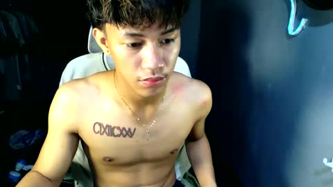 Snapshot of naugthyboyloy chatting on May 13, 6:38 pm Loy online show from May 13, 6:38 pm