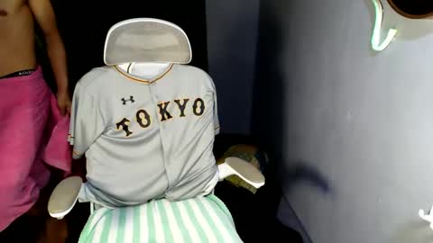 Snapshot of naugthyboyloy chatting on May 15, 1:45 am Loy online show from May 15, 1:45 am