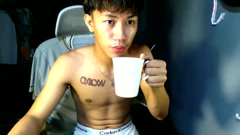 Snapshot of naugthyboyloy chatting on May 18, 7:31 pm Loy online show from May 18, 7:31 pm