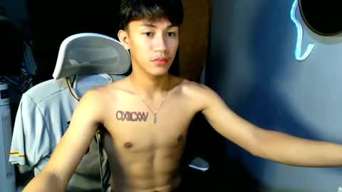 Snapshot of naugthyboyloy chatting on May 20, 7:58 am Loy online show from May 20, 7:58 am