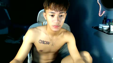 Snapshot of naugthyboyloy chatting on May 25, 6:19 am Loy online show from May 25, 6:19 am