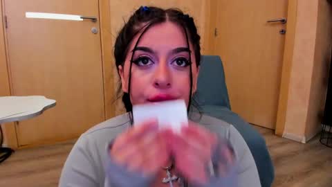 Eliza online show from April 7, 5:08 am