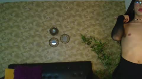 Nayla  online show from December 3, 8:29 pm