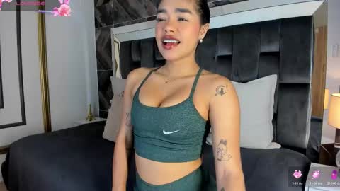 Snapshot of naylagrey chatting on February 18, 11:39 am online show from February 18, 11:39 am