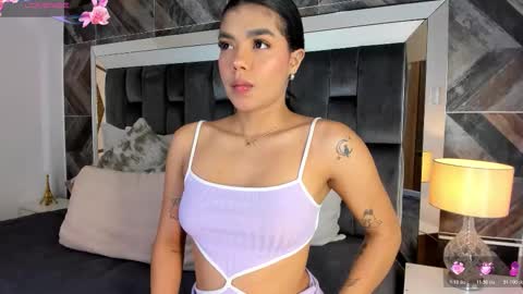 Snapshot of naylagrey chatting on February 19, 11:39 am online show from February 19, 11:39 am