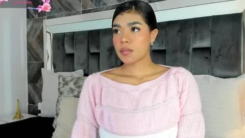 Snapshot of naylagrey chatting on March 12, 11:38 am online show from March 12, 11:38 am