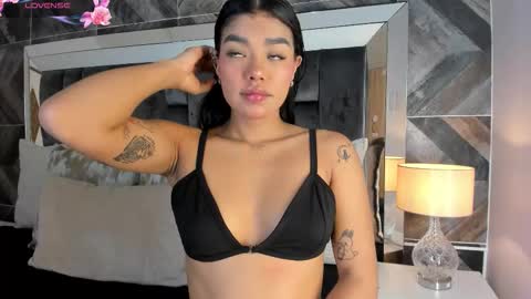 Snapshot of naylagrey chatting on March 14, 11:15 am online show from March 14, 11:15 am