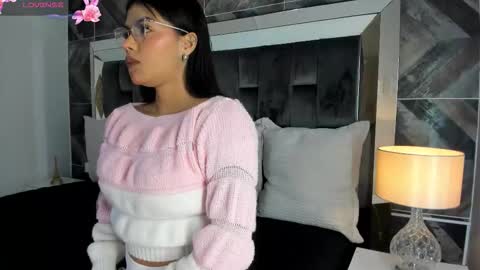 Snapshot of naylagrey chatting on March 15, 11:16 am online show from March 15, 11:16 am