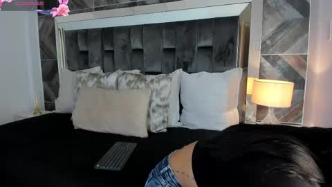 Snapshot of naylagrey chatting on March 16, 11:36 am online show from March 16, 11:36 am