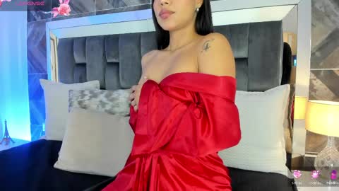 Snapshot of naylagrey chatting on March 24, 11:48 am online show from March 24, 11:48 am