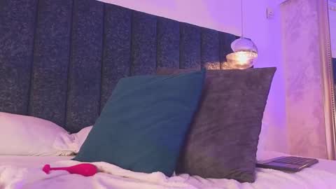 Juli  online show from February 8, 3:00 pm