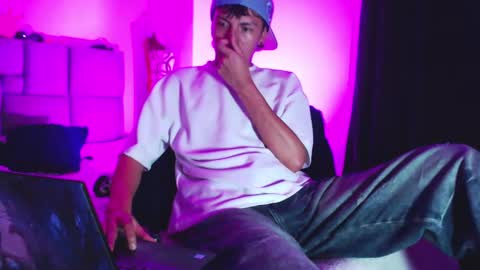 Im Nayton online show from October 21, 12:00 am