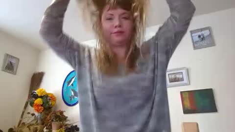 Nealiana online show from December 4, 11:35 pm